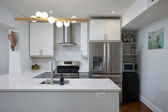 421 Longfellow St NW in Washington, DC - Building Photo - Building Photo