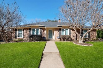 1922 Rockbrook Dr in Arlington, TX - Building Photo - Building Photo