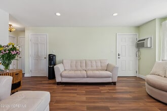 1382 Ocean Ave in Sea Bright, NJ - Building Photo - Building Photo