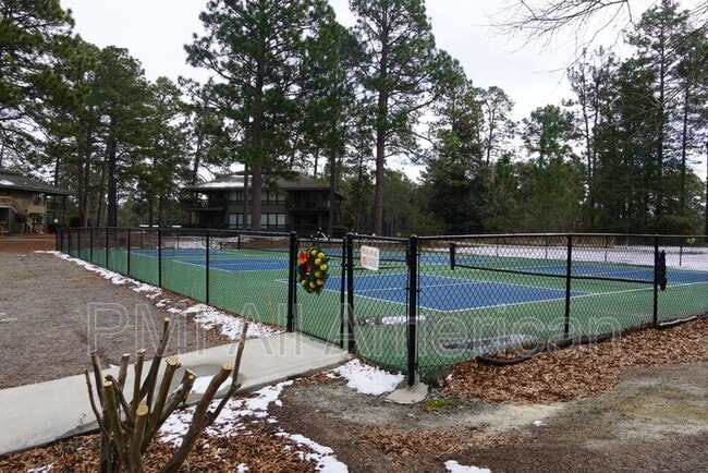 220 Foxkroft Dr in Jackson Springs, NC - Foto de edificio - Building Photo