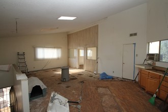 5633 La Mirada Ave in Los Angeles, CA - Building Photo - Building Photo