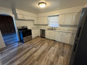 1524 24th Ave in Moline, IL - Building Photo - Building Photo