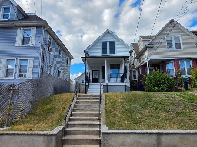 property at 31 Vanderbeck Pl