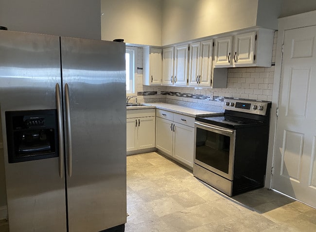 1115 Oliver St, Unit A in North Tonawanda, NY - Foto de edificio - Building Photo