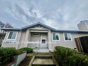 1180 Camellia Ln in Suisun City, CA - Building Photo - Building Photo