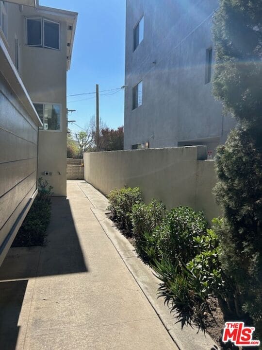 5820 W Olympic Blvd in Los Angeles, CA - Building Photo - Building Photo