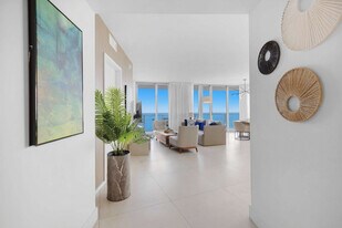 4111 S Ocean Dr in Hollywood, FL - Building Photo