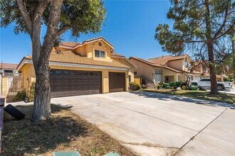 13162 Brentwood Ln in Moreno Valley, CA - Foto de edificio - Building Photo