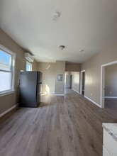 24 Myrtle St, Unit 2 in New Bedford, MA - Foto de edificio - Building Photo