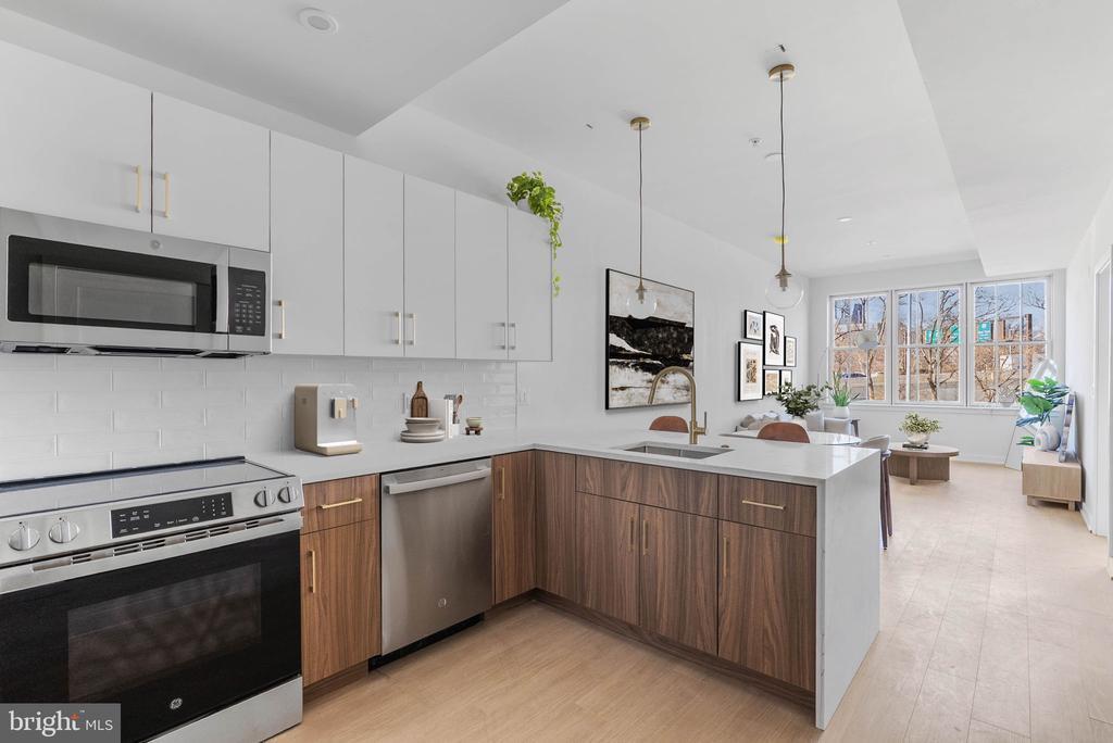 4240 Chestnut St in Philadelphia, PA - Building Photo