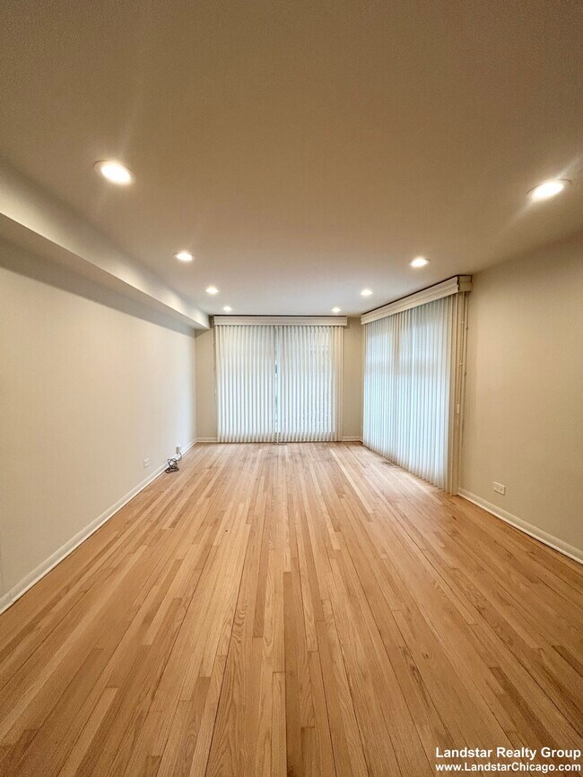 1990 Sheridan Rd in Highland Park, IL - Building Photo - Building Photo