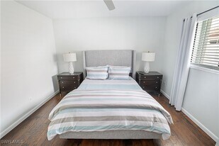 682 95th Ave N in Naples, FL - Building Photo