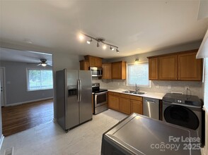 9536 Trinity Rd in Charlotte, NC - Building Photo - Building Photo