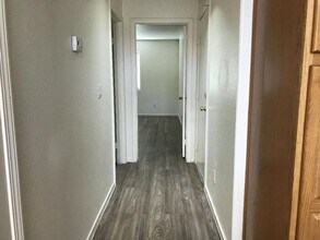 6052 Ghost Town Trail in Las Vegas, NV - Building Photo - Building Photo