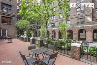 160 E 48th St-Unit -7G in New York, NY - Building Photo - Building Photo
