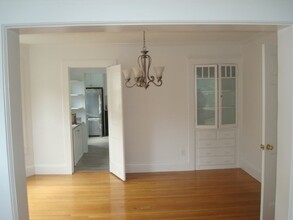 7 Abbott St, Unit 2 in Wellesley, MA - Building Photo - Building Photo