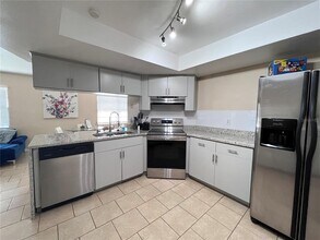 1513 W Powhatan Ave in Tampa, FL - Building Photo - Building Photo