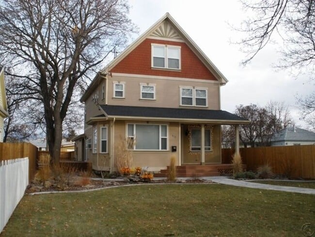 property at 810 S 2nd St