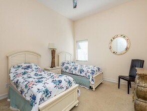 657 Soliel Dr in Naples, FL - Foto de edificio - Building Photo