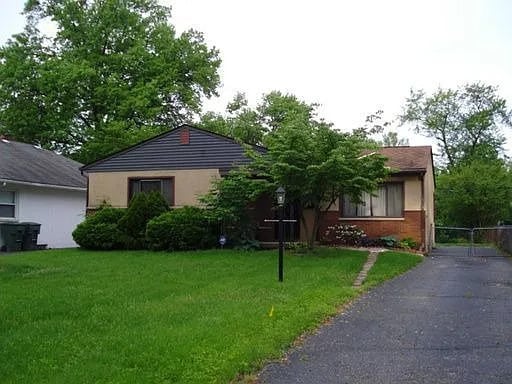 property at 161 N Broadleigh Rd
