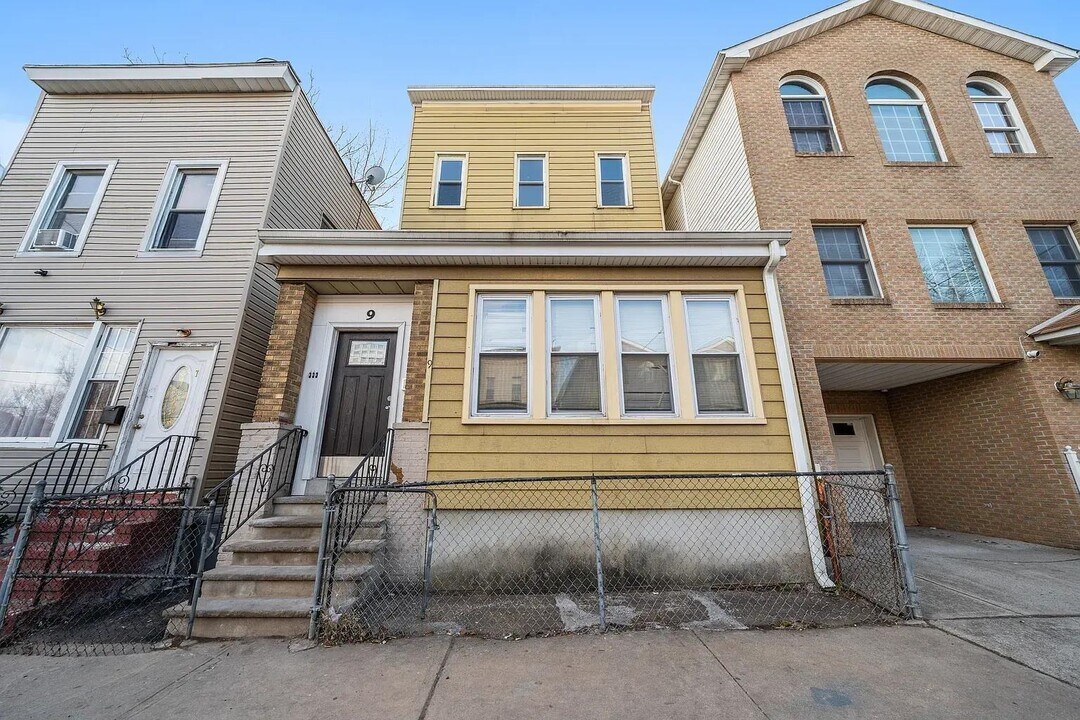 9 Stevens Ave in Jersey City, NJ - Building Photo
