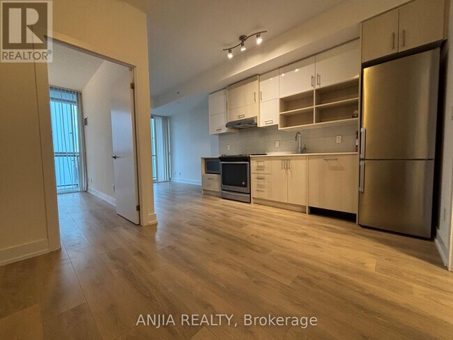 150 Fairview Mall Dr in Toronto, ON - Building Photo - Building Photo