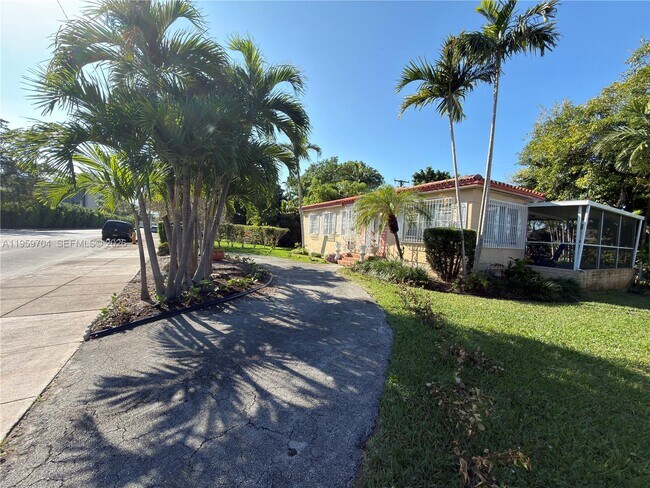 516 Boabadilla St in Coral Gables, FL - Building Photo - Building Photo
