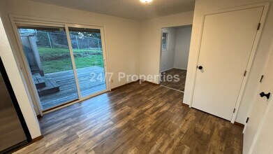 16060 SE Lark Ave in Milwaukie, OR - Building Photo - Building Photo