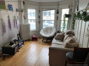 1305 Commonwealth Ave, Unit 1 in Boston, MA - Building Photo - Building Photo