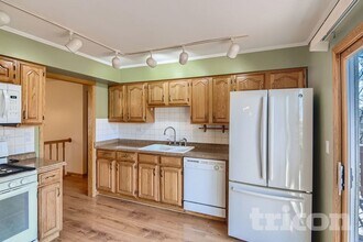 1045 Brush Hill Ln in Lake Zurich, IL - Foto de edificio - Building Photo