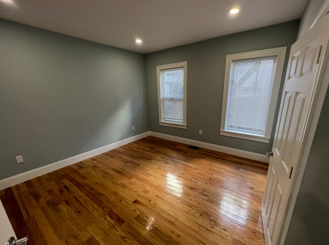 134 Oxford St, Unit 6 in Cambridge, MA - Foto de edificio - Building Photo