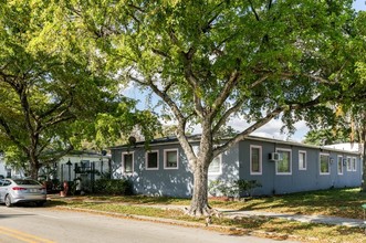 Washington Court in Hollywood, FL - Building Photo - Primary Photo