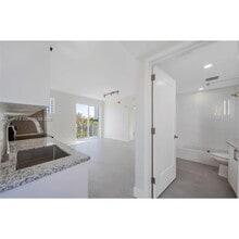 1536 NW 15th Ave in Miami, FL - Foto de edificio - Building Photo