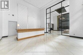 255-255 Bay St in Ottawa, ON - Building Photo - Building Photo