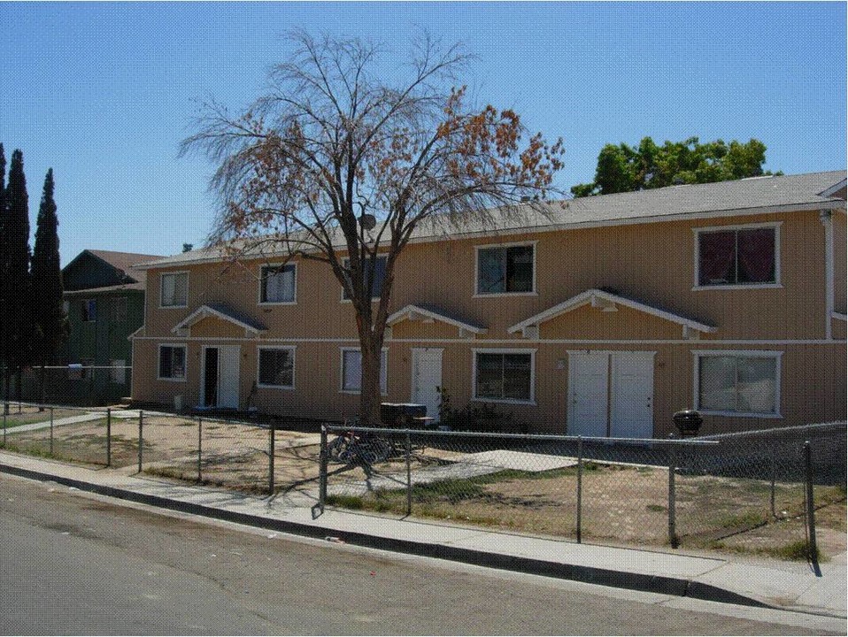 1311 Lincoln Street in Bakersfield, CA - Building Photo