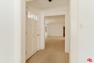 12111 Greenock Ln in Los Angeles, CA - Foto de edificio - Building Photo