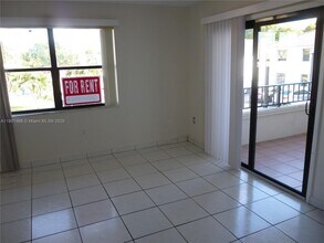 10811 NW 7th St in Miami, FL - Building Photo - Building Photo