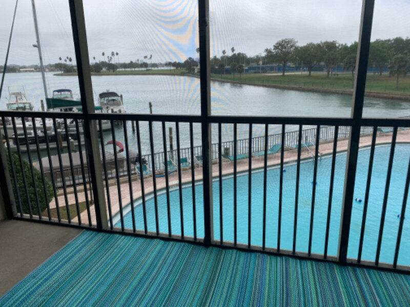10355 Paradise Blvd in Treasure Island, FL - Building Photo