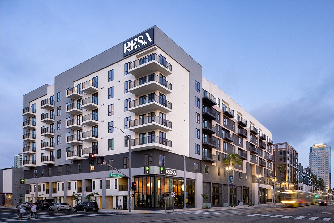 Resa Long Beach in Long Beach, CA - Foto de edificio