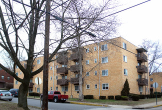 Carol Shamrock Apartments in Pittsburgh, PA - Foto de edificio - Building Photo