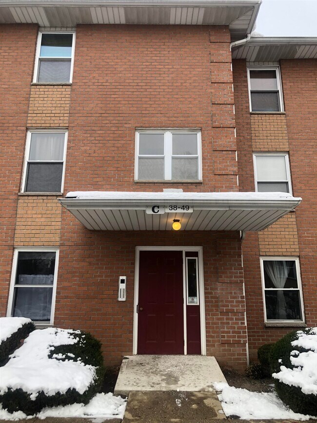 43 Riverview Ct in Secaucus, NJ - Building Photo - Building Photo