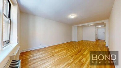 305 W 13th St in New York, NY - Building Photo - Building Photo