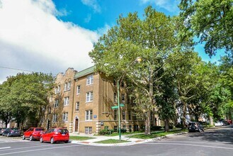 2208 W Ainslie St, Unit A00W in Chicago, IL - Foto de edificio - Building Photo