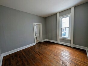 924 N Capitol Ave in Lansing, MI - Foto de edificio - Building Photo