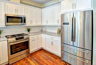 77 Leroy Ave in Darien, CT - Building Photo - Building Photo