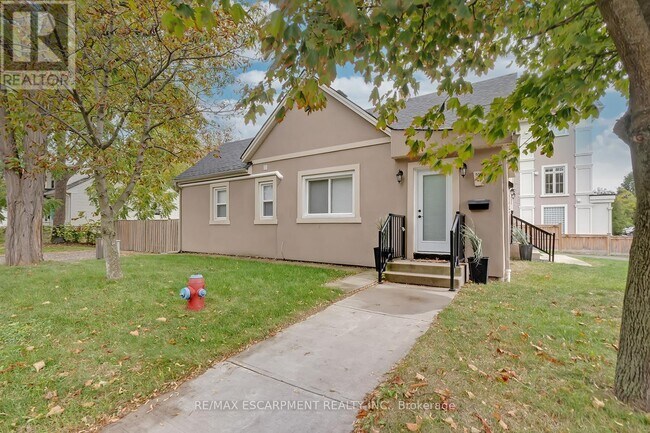 519 Elizabeth St in Burlington, ON - Building Photo - Building Photo