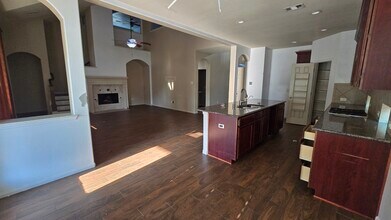 4731 Autumn Pine Ln in Houston, TX - Foto de edificio - Building Photo