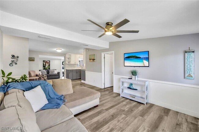 2047 Harbor Ln in Naples, FL - Building Photo - Building Photo