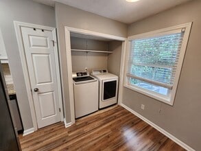 365 Winding River Dr in Atlanta, GA - Foto de edificio - Building Photo