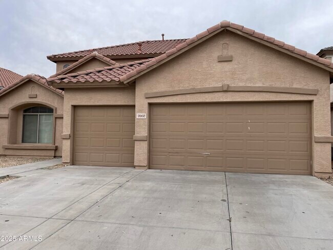 7002 S 57th Ave in Phoenix, AZ - Building Photo - Building Photo